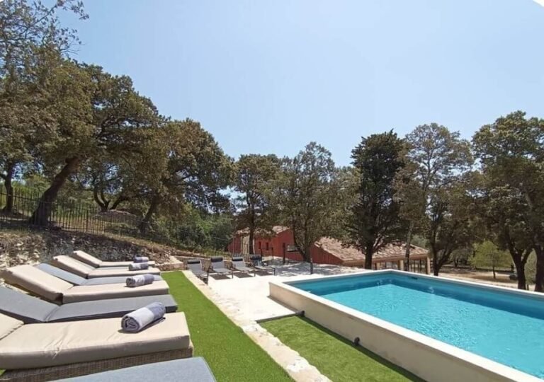 Location maison Solérieux piscine